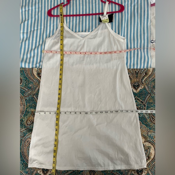 NWT’s Vanity Fair Dual Reversible Neckline Straight/V-Neck Slip Nighty Lounger - Picture 10 of 12